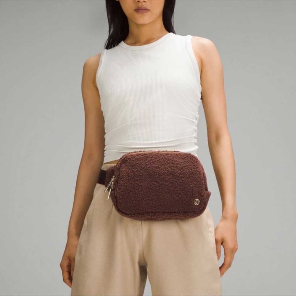 NWT Lululemon Everywhere Belt Bag Large *Fleece!